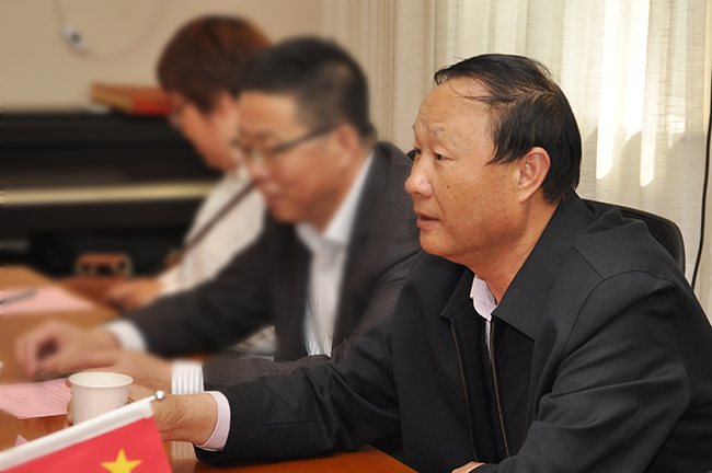 李文彪董事长_董事长办公室图片